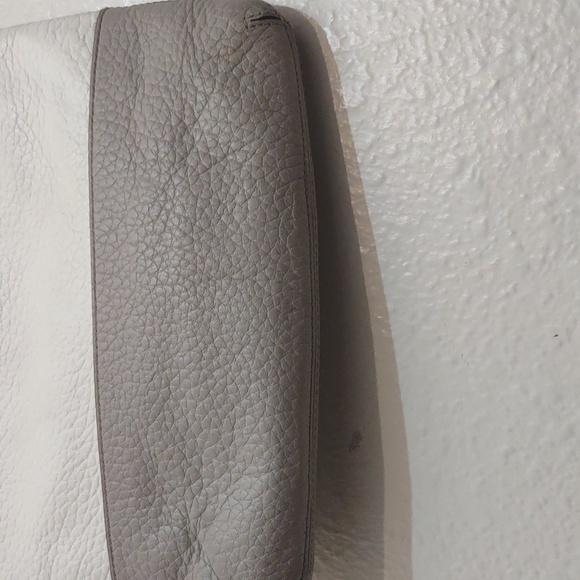 VERY USED KATE SPADE CROSS BODY CREAM AND GRAY HAS LOTS OF WEAR - Picture 5 of 13